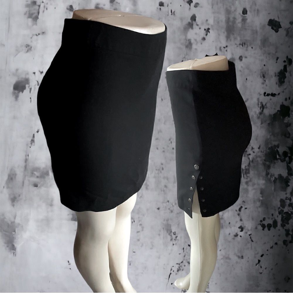 Love 21 by Forever 21 l Black l Pencil skirt l Functional Snaps l Lined l Zip -S